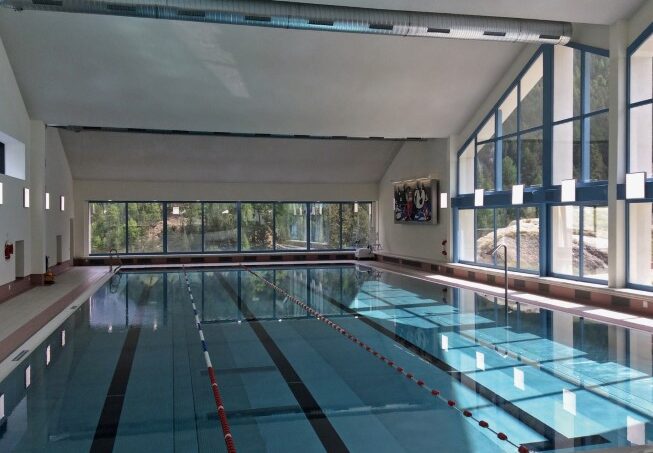 Indoor Schwimmbad Gruppenhaus Saas Fee Wellness Hostel 4000