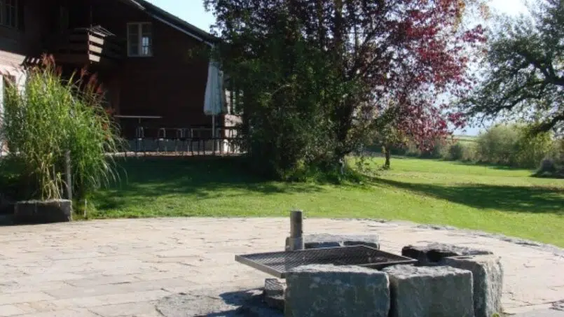 Gruppenunterkunft Haus Alpenblick Schwarzenegg mit Steinfeuerstelle