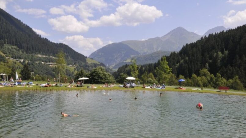 Gruppenhaus Berghaus Planatsch in Sedrun mit Bademöglichkeit im Gebirgssee