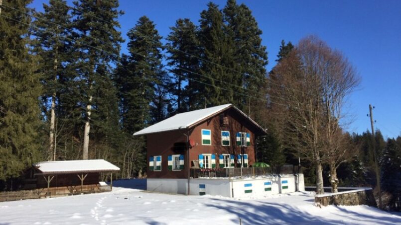 Gruppenhaus Berghaus Rickettswändi in Kriens - Holzhaus im Schnee