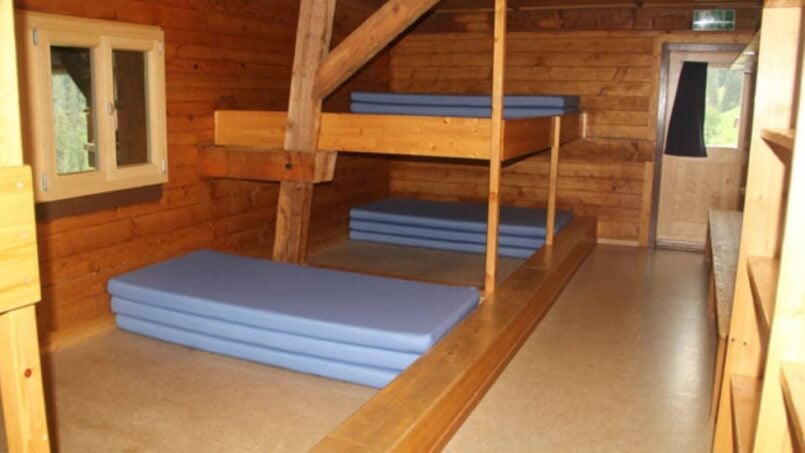 Gruppenunterkunft CEVI Ferienhaus Schneeberg Sörenberg Etagenbetten im Zimmer