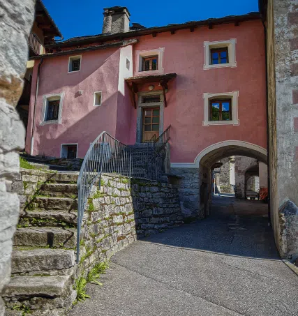 Rosa Gruppenunterkunft Casa Antica in Lavizzara
