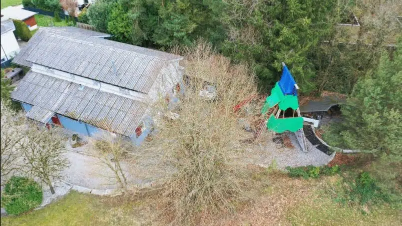 Gruppenunterkunft CEVI-HUUS Murgenthal in Glashütten, Luftbildaufnahme eines Hauses im Wald