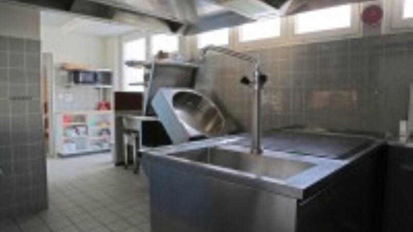 Gruppenunterkunft Haus Christkath in Giswil - moderne Küche mit Edelstahlgeräten