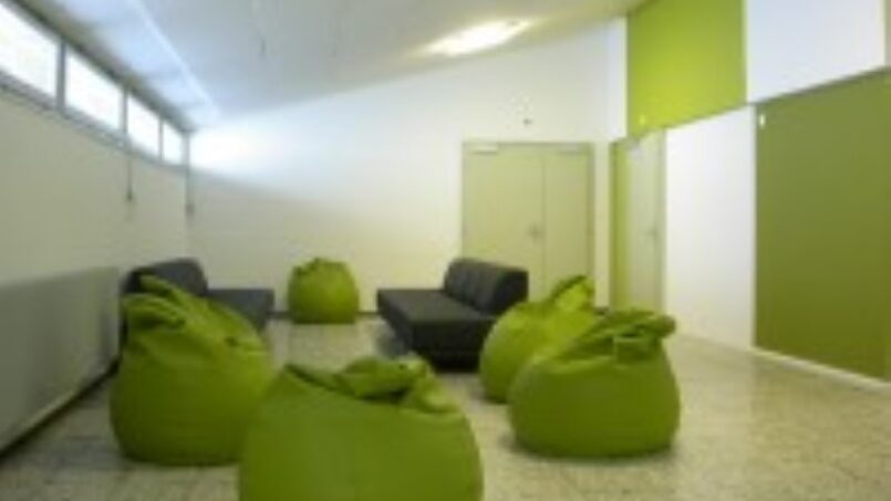 Grüne Sitzsäcke im Ferien- und Gruppenhaus Blatten, perfekte Gruppenunterkunft in Blatten