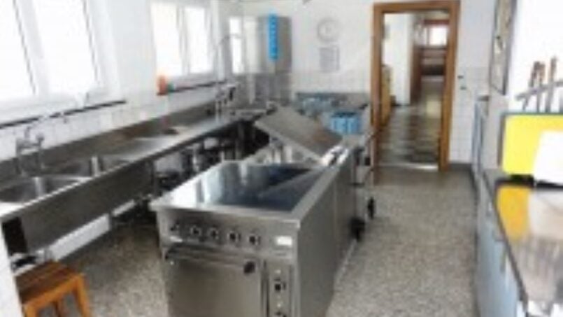 Edelstahl-Küchengeräte im Ferienlagerhaus Trans, optimale Gruppenunterkunft in Trans