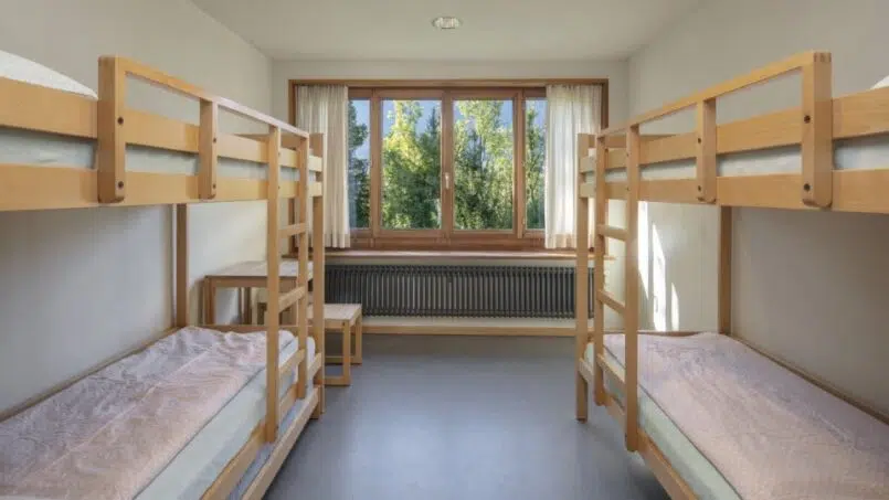 Kleines Zimmer mit Etagenbetten in der Jugendherberge Grindelwald in Grindelwald