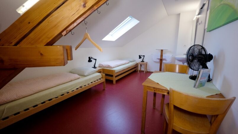 Zwei-Bett-Zimmer in der Jugendherberge Kreuzlingen mit Ventilator
