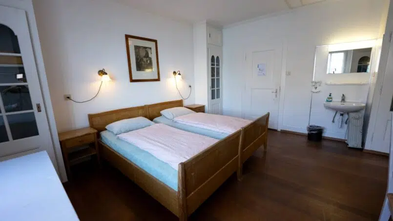 Zwei-Bett-Zimmer in Jugendherberge Leissigen, Schweiz
