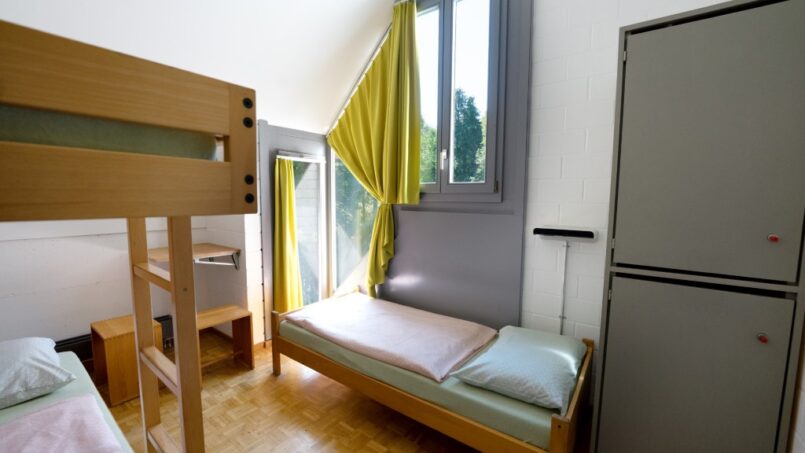 Zweibettzimmer mit Etagenbetten in der Jugendherberge Luzern