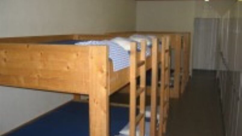 Gruppenhaus Lagerunterkunft Schulhaus Sörenberg - Gruppen Schlafzimmer mit Stockbetten