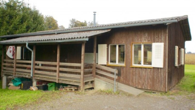 Gruppenhaus-Pfadiheim-Birchi-Säriswil-Holzhütte-im-Feld