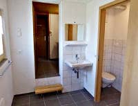 Kleines Badezimmer im Gruppenhaus Ski- und Clubhaus Pfungen in Ebnat-Kappel