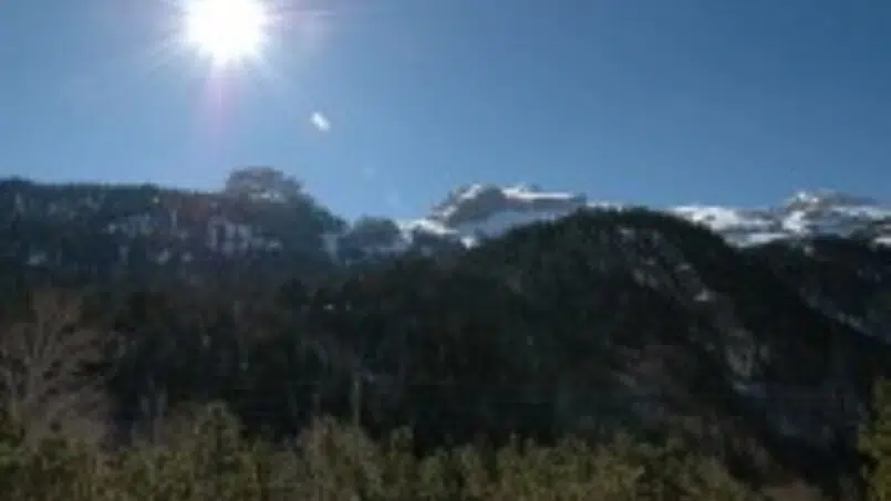 Gruppenhaus Stapfehuus in Riemenstalden mit sonnigem Schneeblick auf die Berge