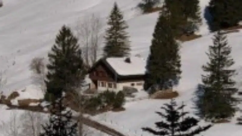Luftaufnahme Gruppenhaus Stapfehuus Riemenstalden Schneebedeckt