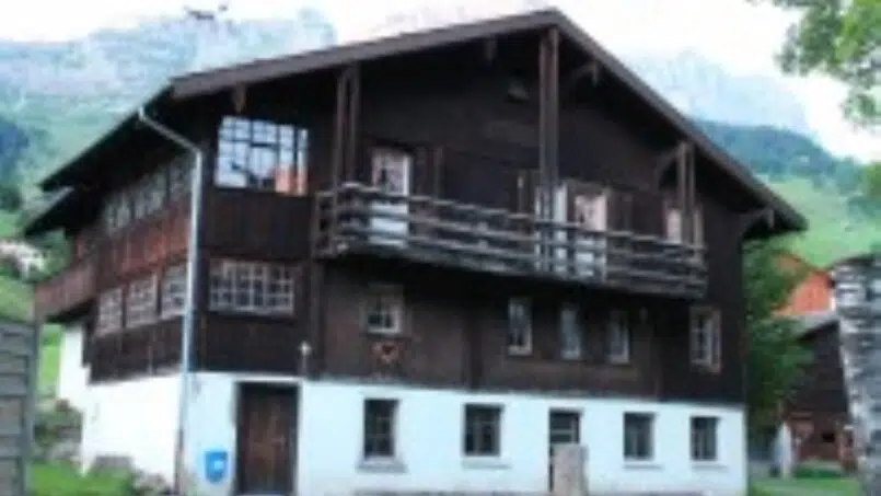 Gruppenhaus Tell in Unterschächen/Uriger, Haus in den Bergen mit Balkon