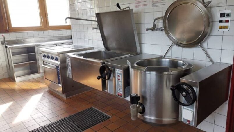 Edelstahl Spüle im Jugendhaus der Heilsarmee Stäfa als Gruppenunterkunft