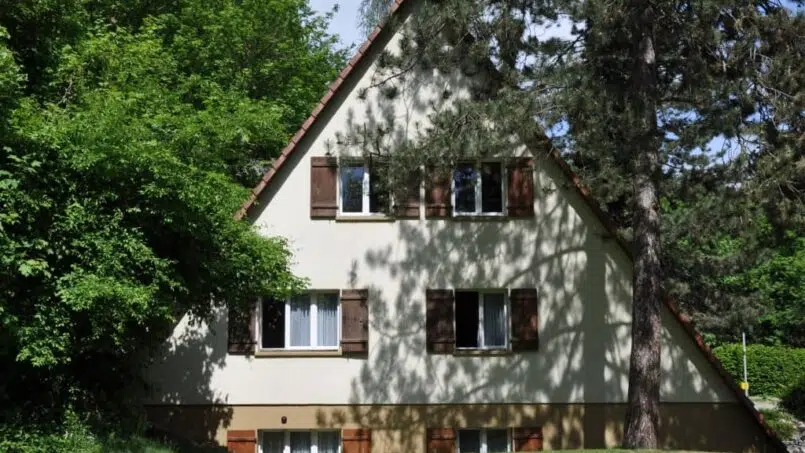 Gruppenhaus Pfadiheim Rothburg in Aarburg umgeben von Wald