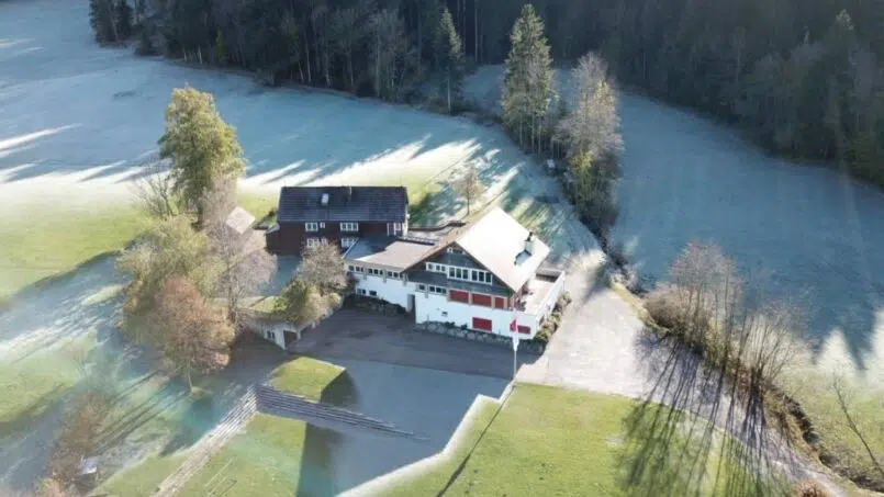 Luftbild Gruppenunterkunft Haus Hirschboden in Gais im Wald.