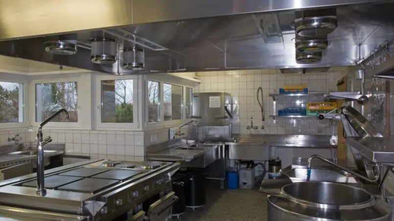Edelstahlküche im Gruppenhaus Hirschboden in Gais - Gruppenunterkunft