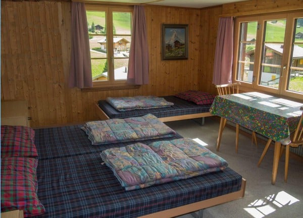 Zweibettzimmer in Hari's Chalets Nr. 1-6 Gruppenunterkunft Adelboden