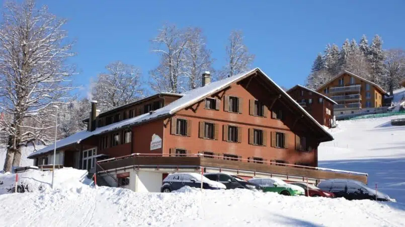 Gruppenunterkunft Jugendhaus Ramsern Beatenberg Skigebiet im Schnee