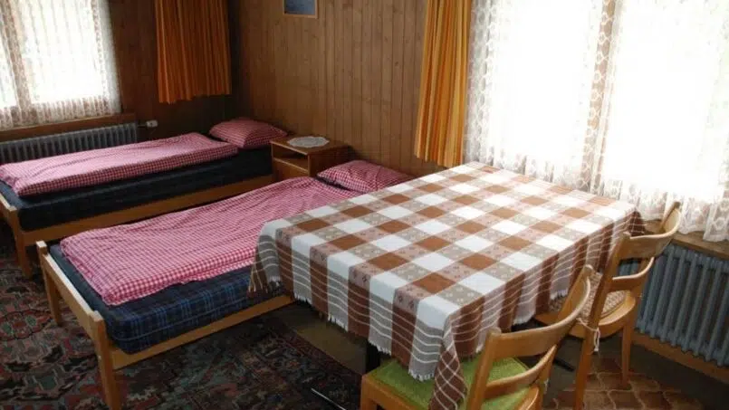Gruppenunterkunft Jugendhaus Ramsern Beatenberg mit Doppelbettzimmer