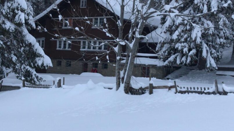 Gruppenunterkunft Ferienheim Osteregg Urnäsch schneebedecktes Haus