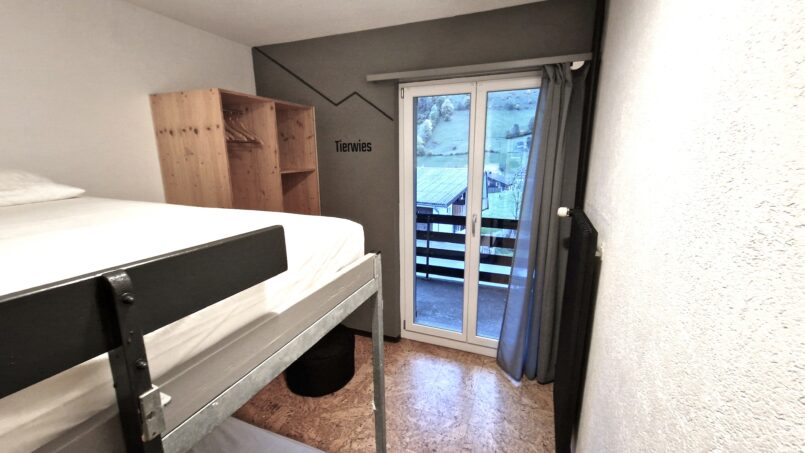 Kleines Zimmer mit Etagenbett im Gruppenunterkunft Haus am Rain Alt St. Johann