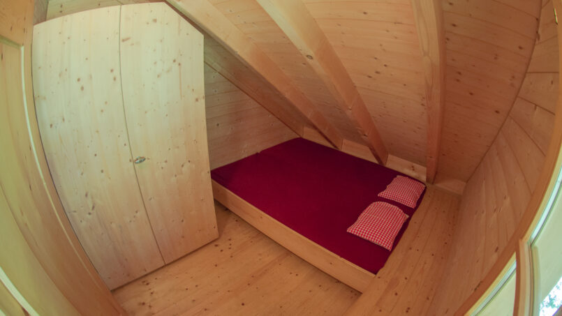 Gruppenhaus Waldhütte Seelisberg Schlafzimmer mit Holzausstattung