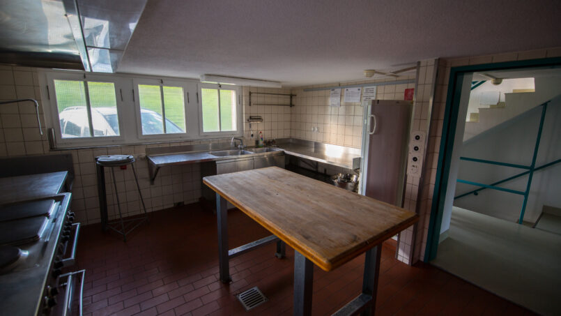 Gruppenhaus Pfadiheim Hinterberg in Andwil - Holztisch in der Küche