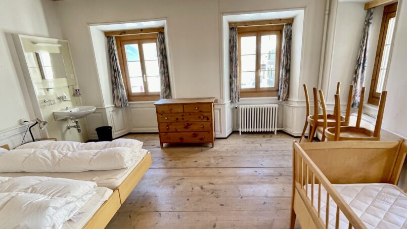 Zwei-Bett-Zimmer in Gruppenunterkunft Ferienkolonieverein Veltheim, S-chanf