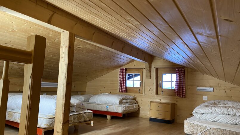 Gruppenhaus Chalet La Marmotte Les Crosets - Schlafzimmer mit Holzdecke