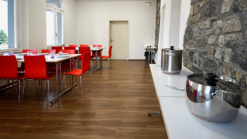 Gruppenhaus-Unterkunft-Weisses-Haus-Beatenberg-Holzboden