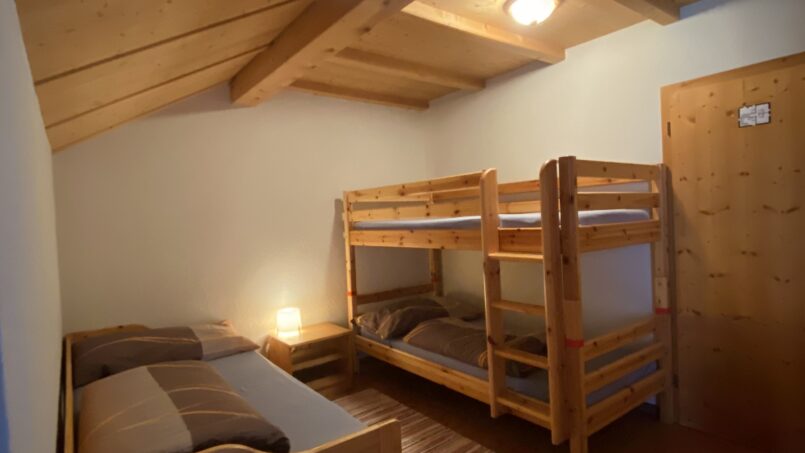 Gruppenhaus Steinbock Val Müstair - Etagenbett in einem Zimmer